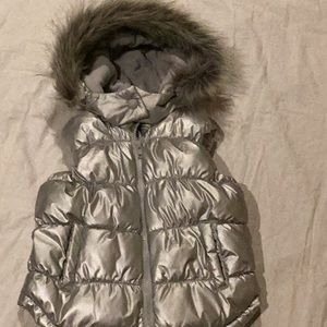 EUC OLD  NAVY SILVER ZIP HOODED PUFFER SKI VEST SZ. 5T